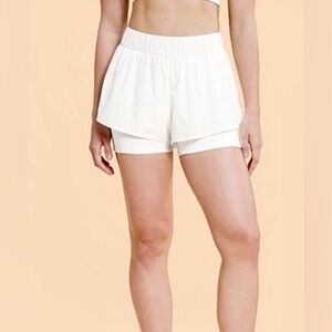 Blogilates Ruffle Shorts, mid-rise Ivory NWT size X-LARGE